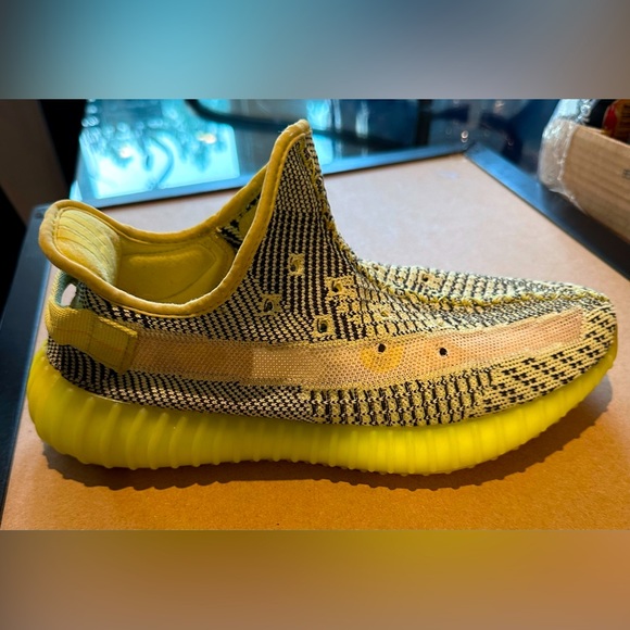 YEEZY BOOST 350 V2 - Picture 3 of 16